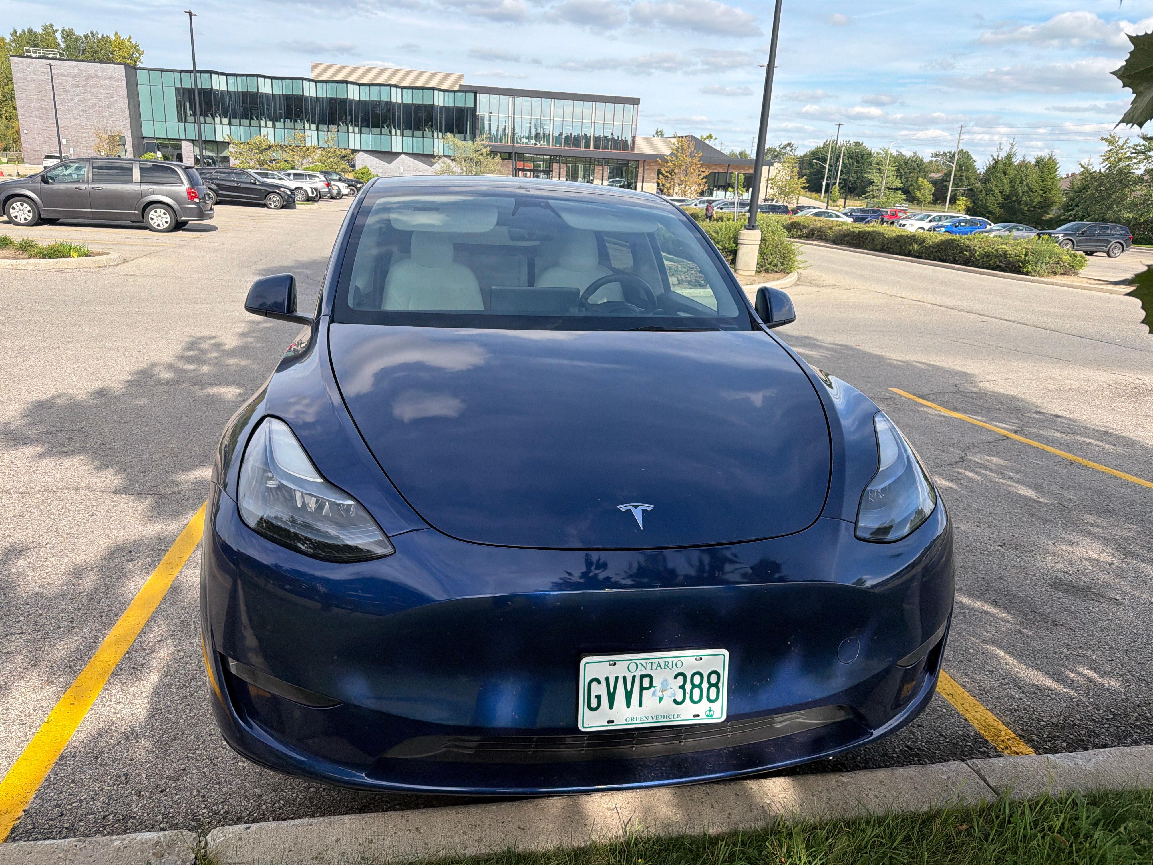 Tesla Model Y 2023 in London, ON