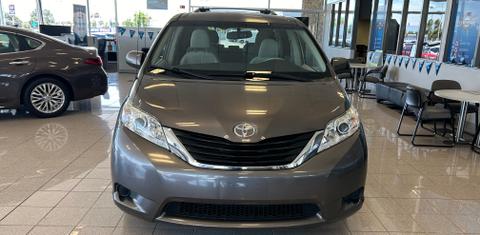 Toyota Sienna 2012