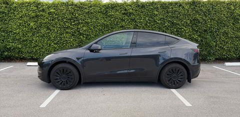 Tesla Model Y 2024
