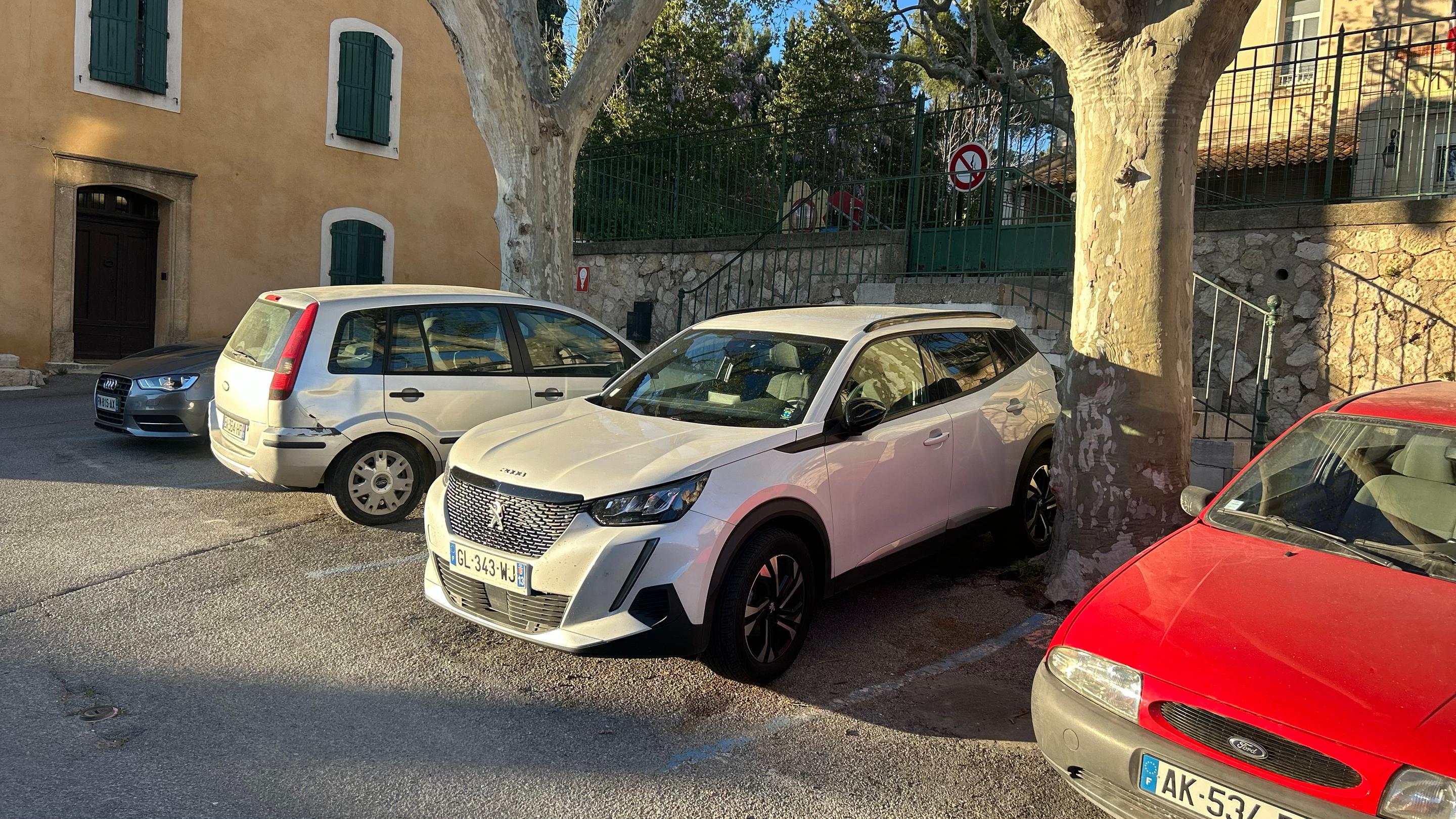 Peugeot 2008 2023 in Velaux