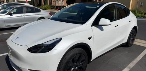 Tesla Model Y 2025