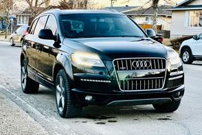 Audi Q7 car