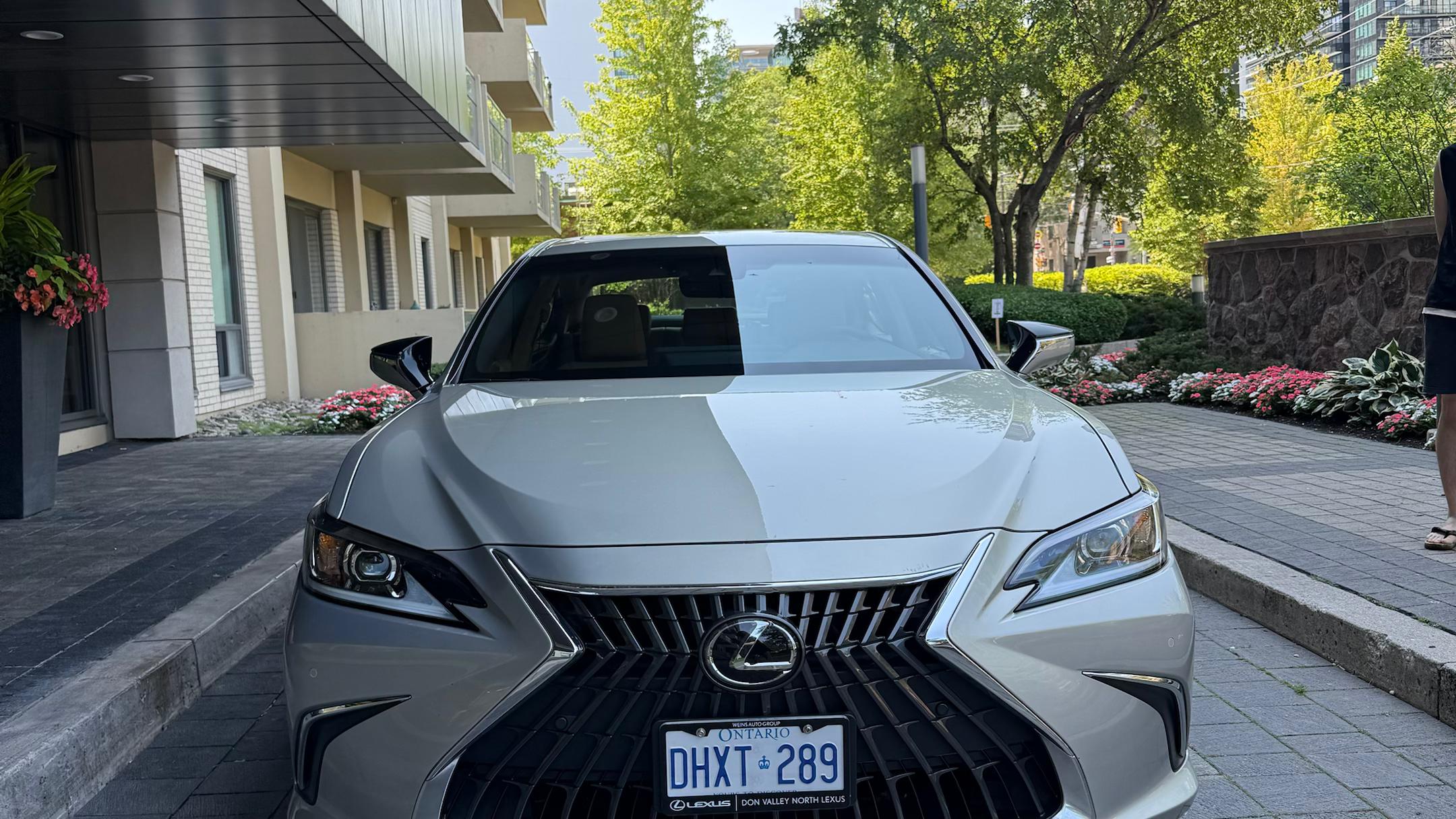 Lexus ES 2023 in Toronto, ON