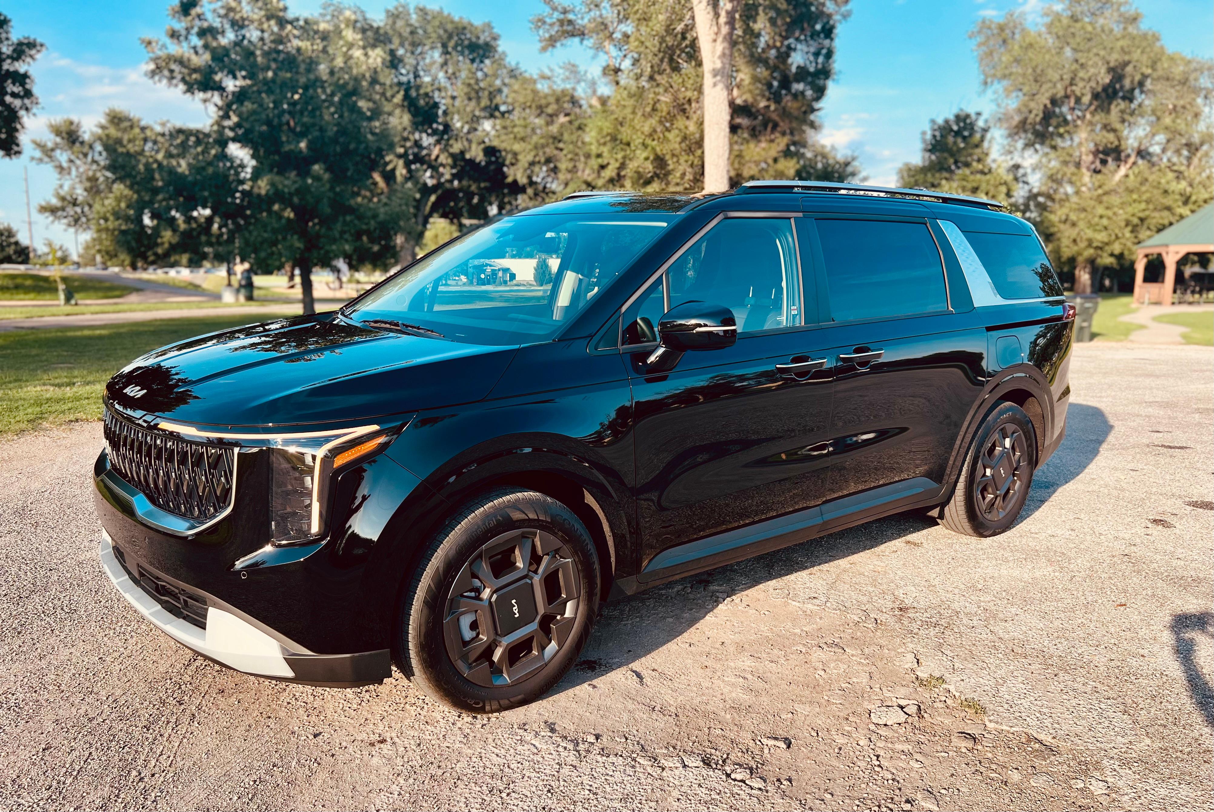 Kia Carnival Hybrid 2026 in Hutchinson, KS