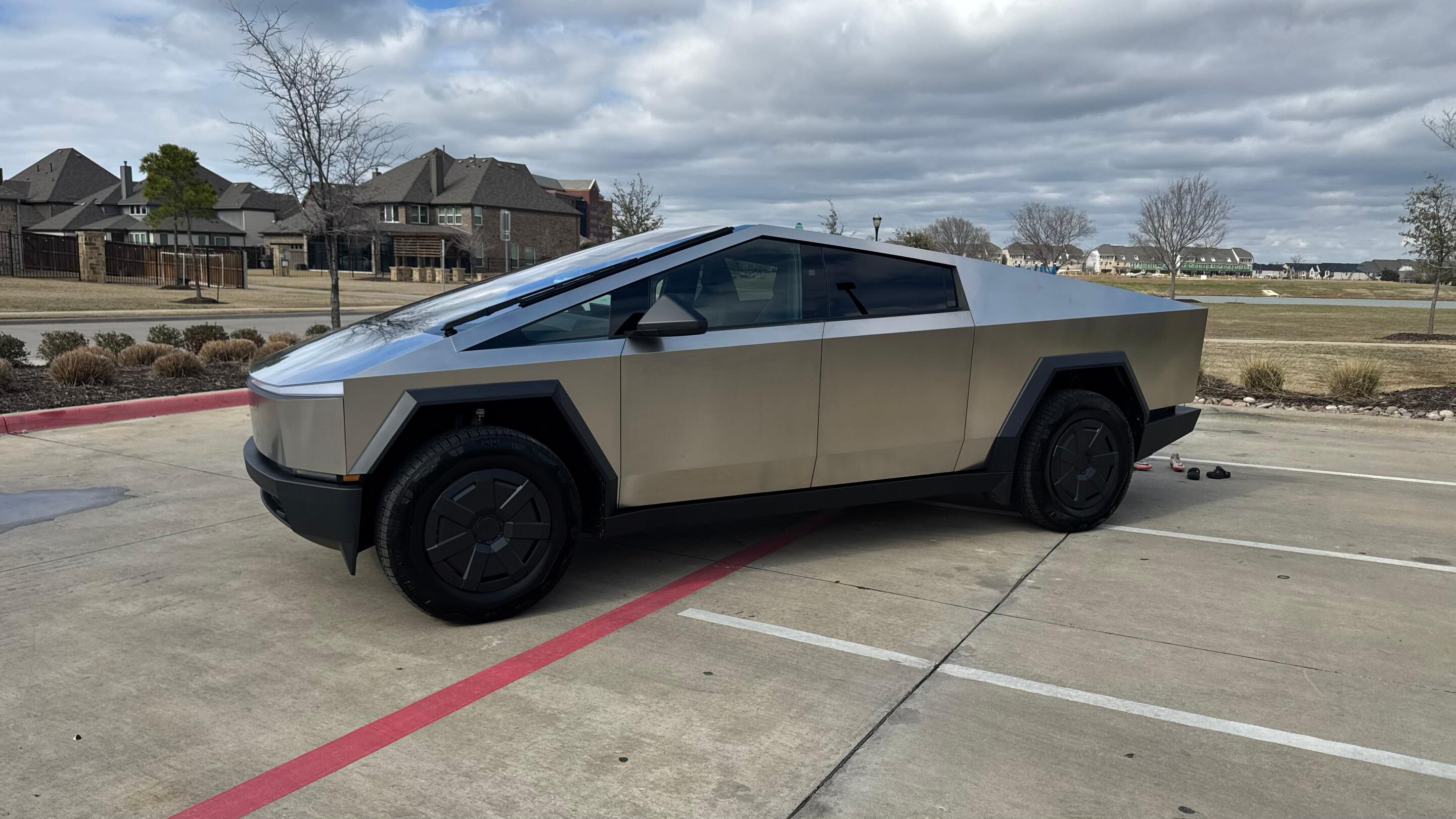 Tesla Cybertruck 2025 in Farmers Branch, TX