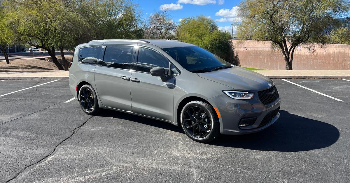 Chrysler Pacifica 2022 rental in Phoenix, AZ by Alex F. Turo