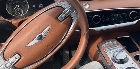 Genesis GV70 2025
