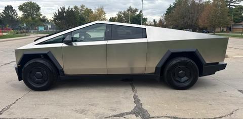 Tesla Cybertruck 2026