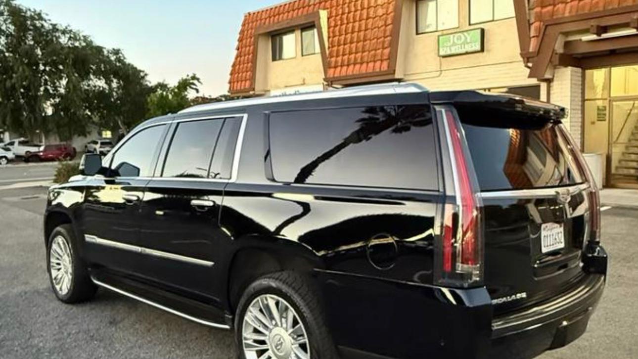 Cadillac Escalade ESV 2018 in 