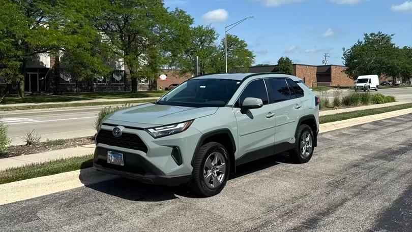 Toyota RAV4 Hybrid 2023 in Schaumburg, IL