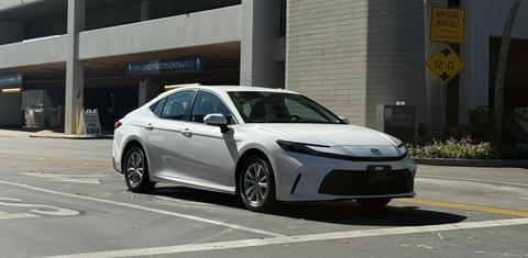 Toyota Camry Hybrid 2025