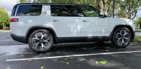 Rivian R1S 2024