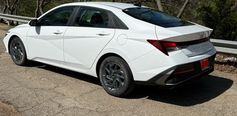 Hyundai Elantra 2024