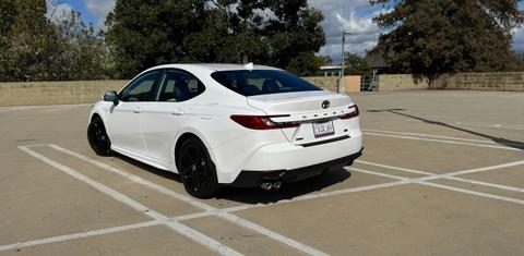Toyota Camry Hybrid 2025