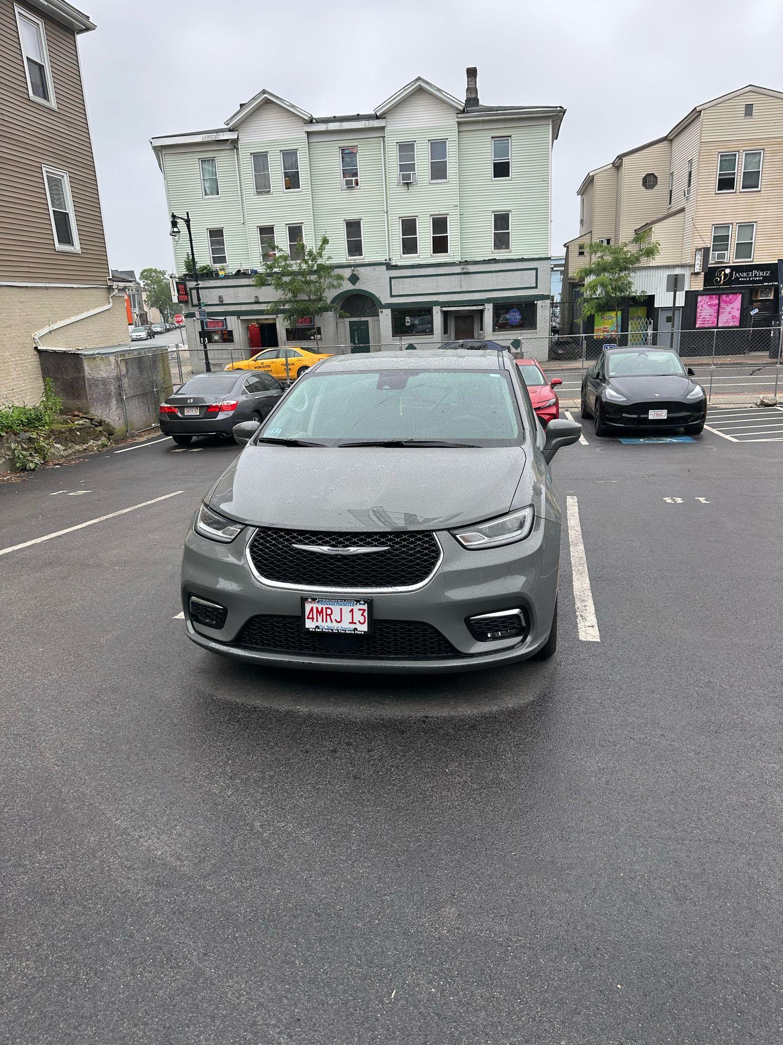 Chrysler Pacifica 2022 in Worcester, MA