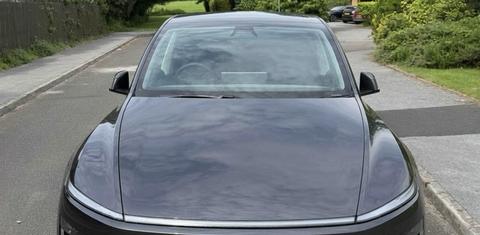 Tesla Model Y 2025