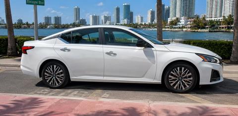 Nissan Altima 2025