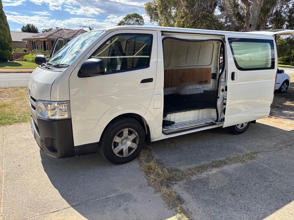 Toyota HIACE 2017 in 