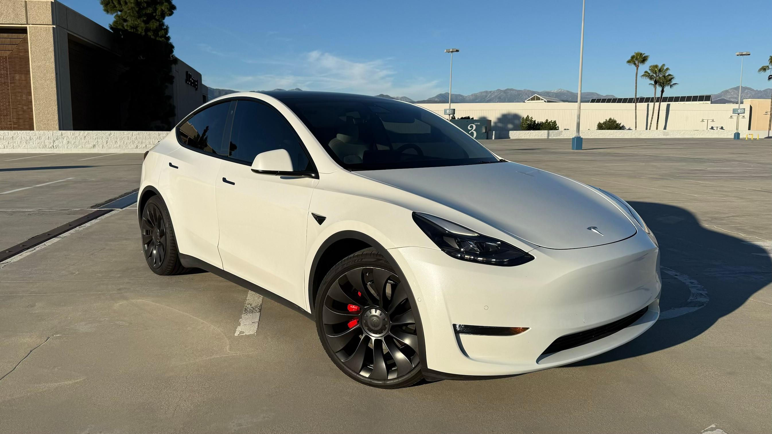 Tesla Model Y 2022 in Pomona, CA