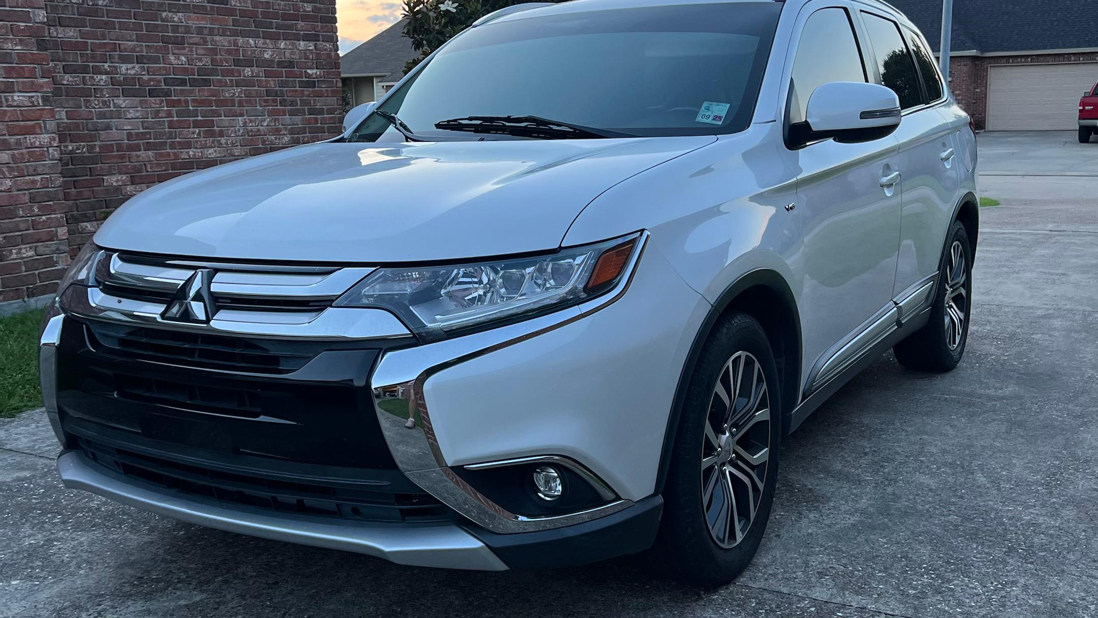 Mitsubishi Outlander 2017 in 