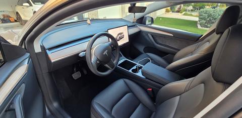 Tesla Model Y 2024