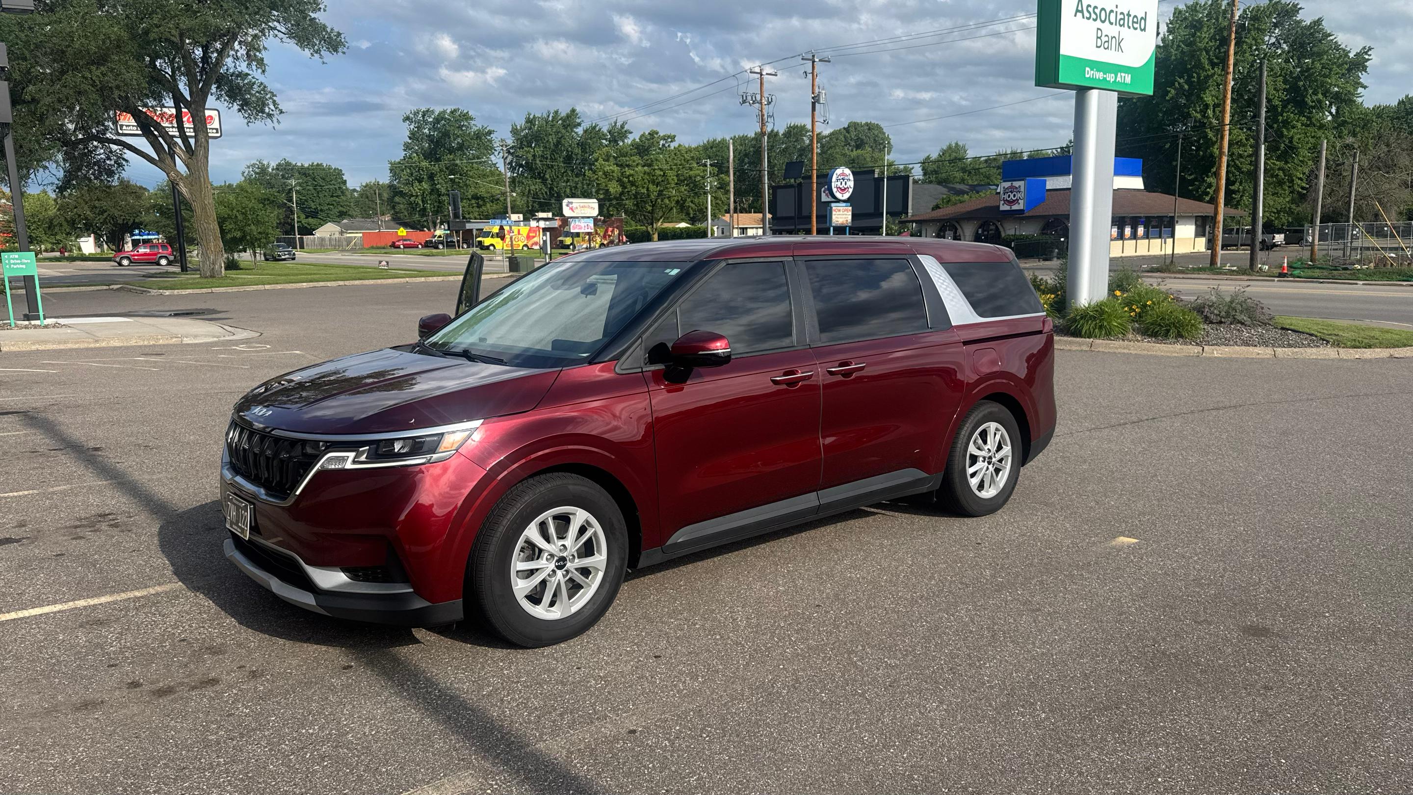 Kia Carnival 2024 in Minneapolis, MN