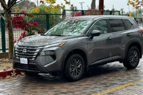 Nissan Rogue car