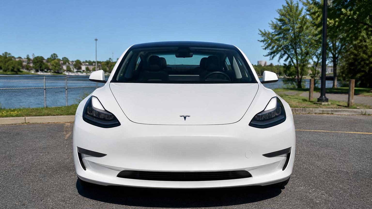 Tesla Model 3 2021 in Montréal, QC