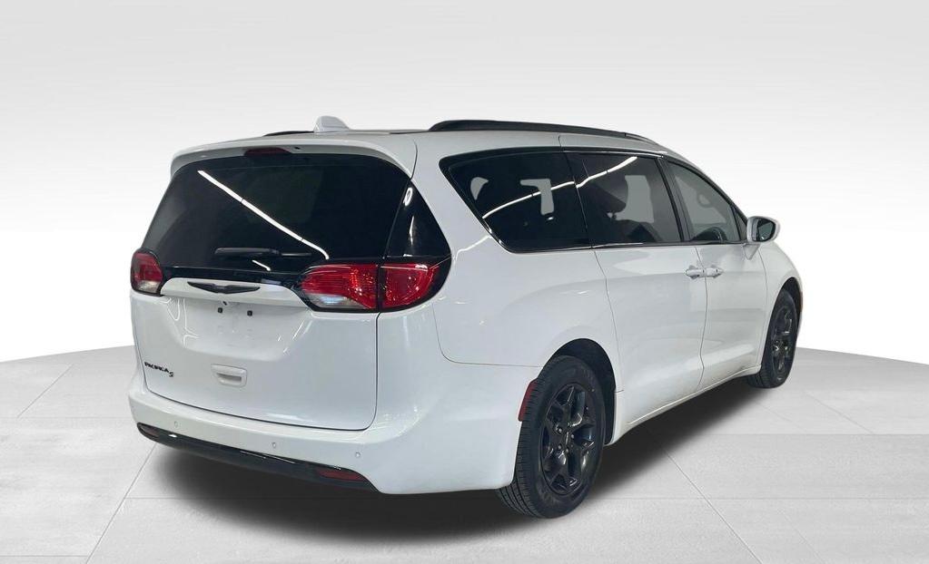Chrysler Pacifica 2020 in Grove City, OH