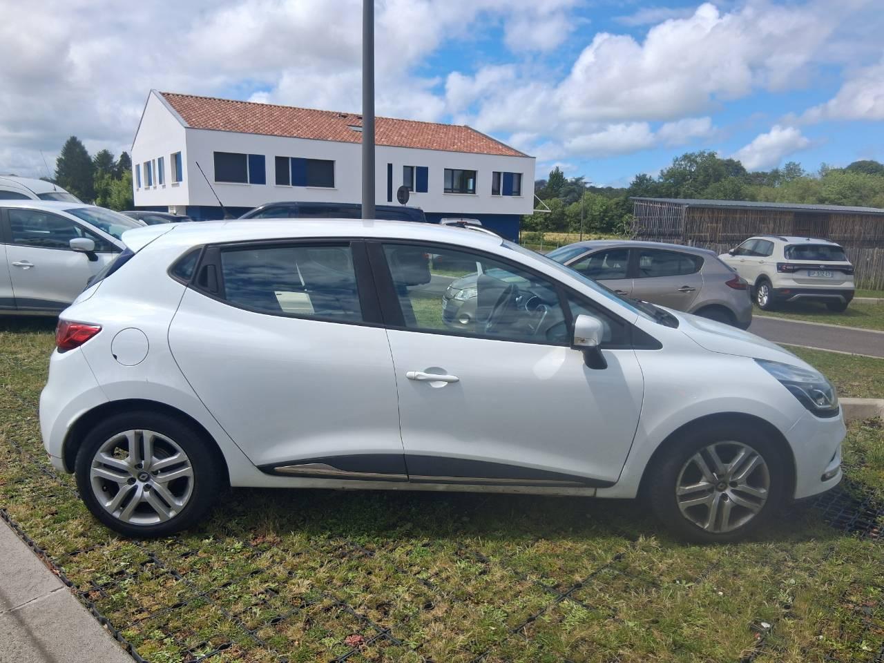 Renault CLIO IV SOCIETE 2017 in Anglet
