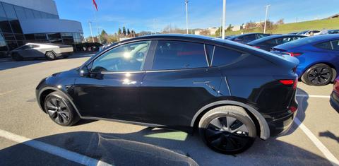 Tesla Model Y 2025
