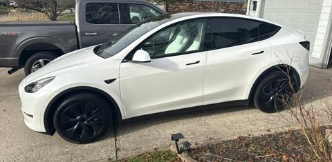 Tesla Model Y 2025