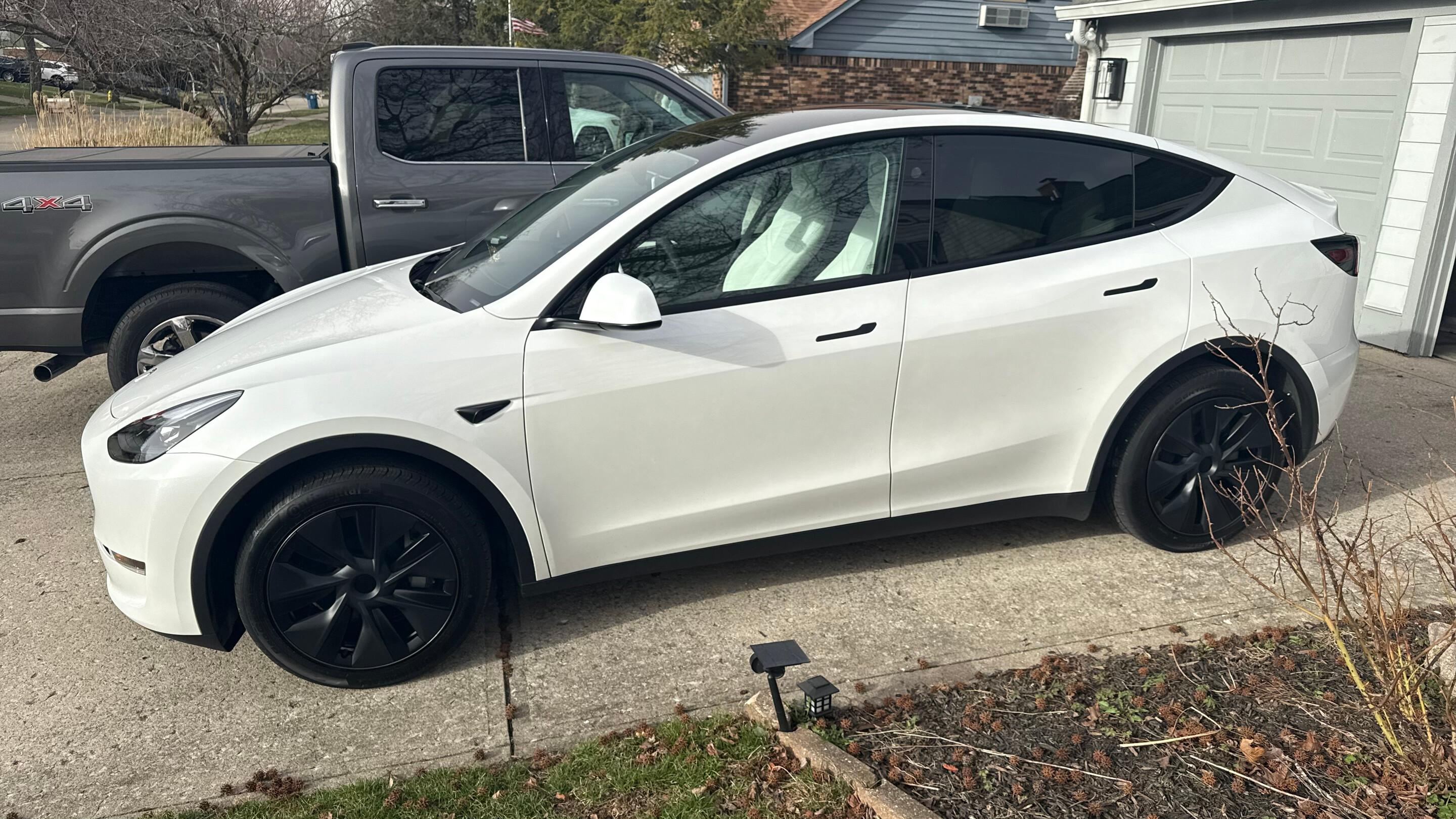 Tesla Model Y 2025 in Carmel, IN