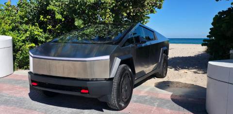 Tesla Cybertruck 2025