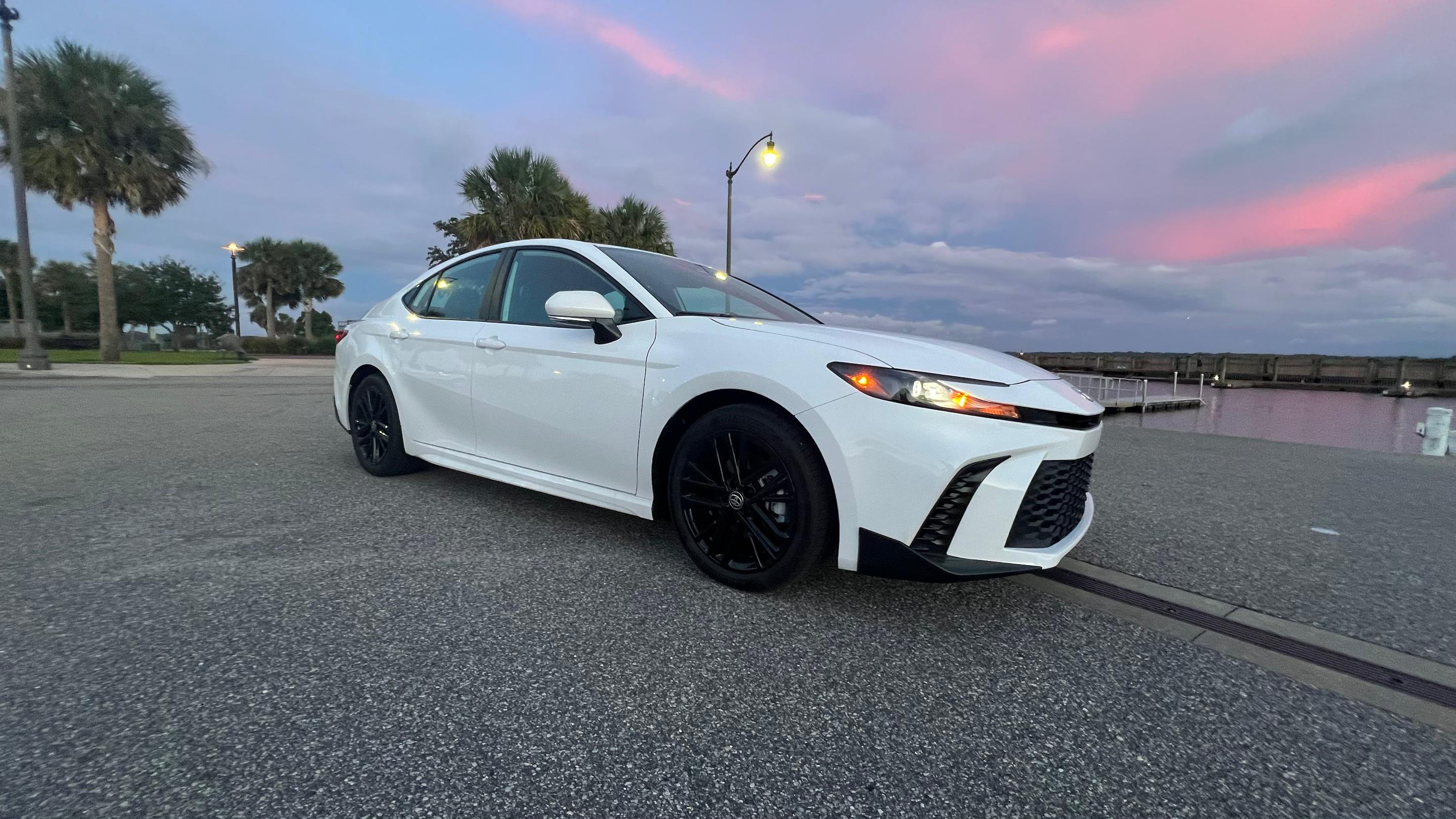 Toyota Camry Hybrid 2025 in Orlando, FL
