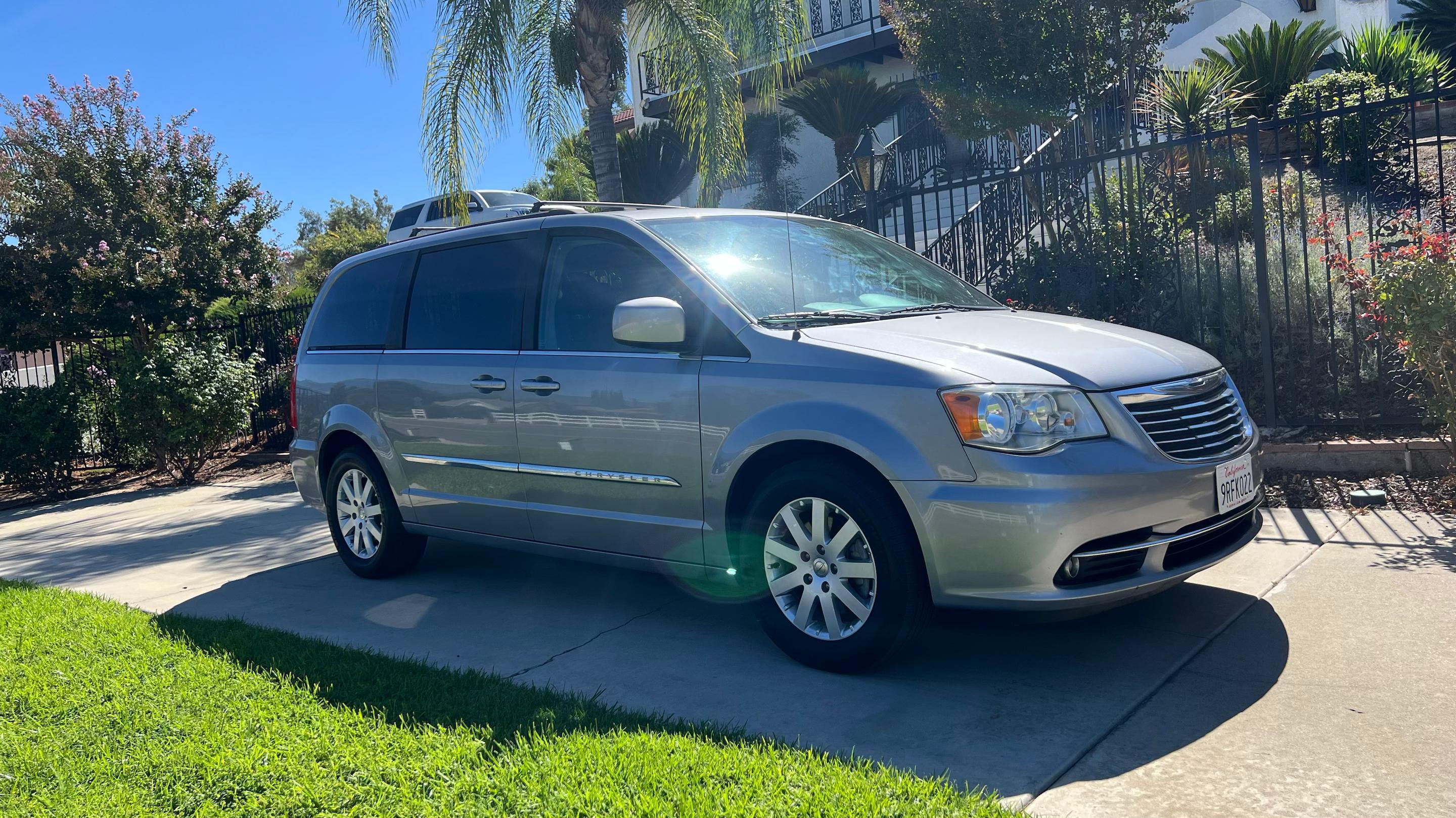 Chrysler Town & Country 2014 in Gardena, CA