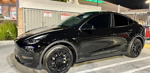 Tesla Model Y 2025