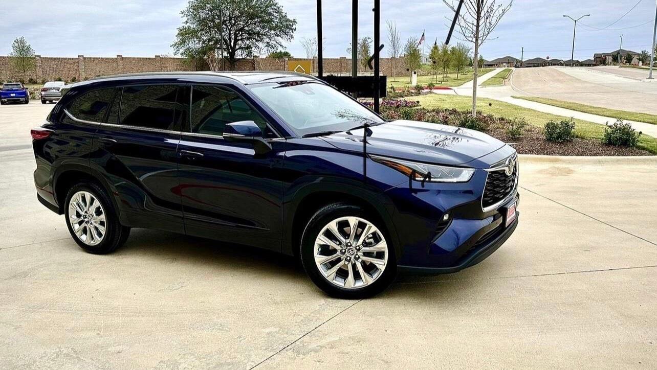 Toyota Highlander 2023 in Dallas, TX