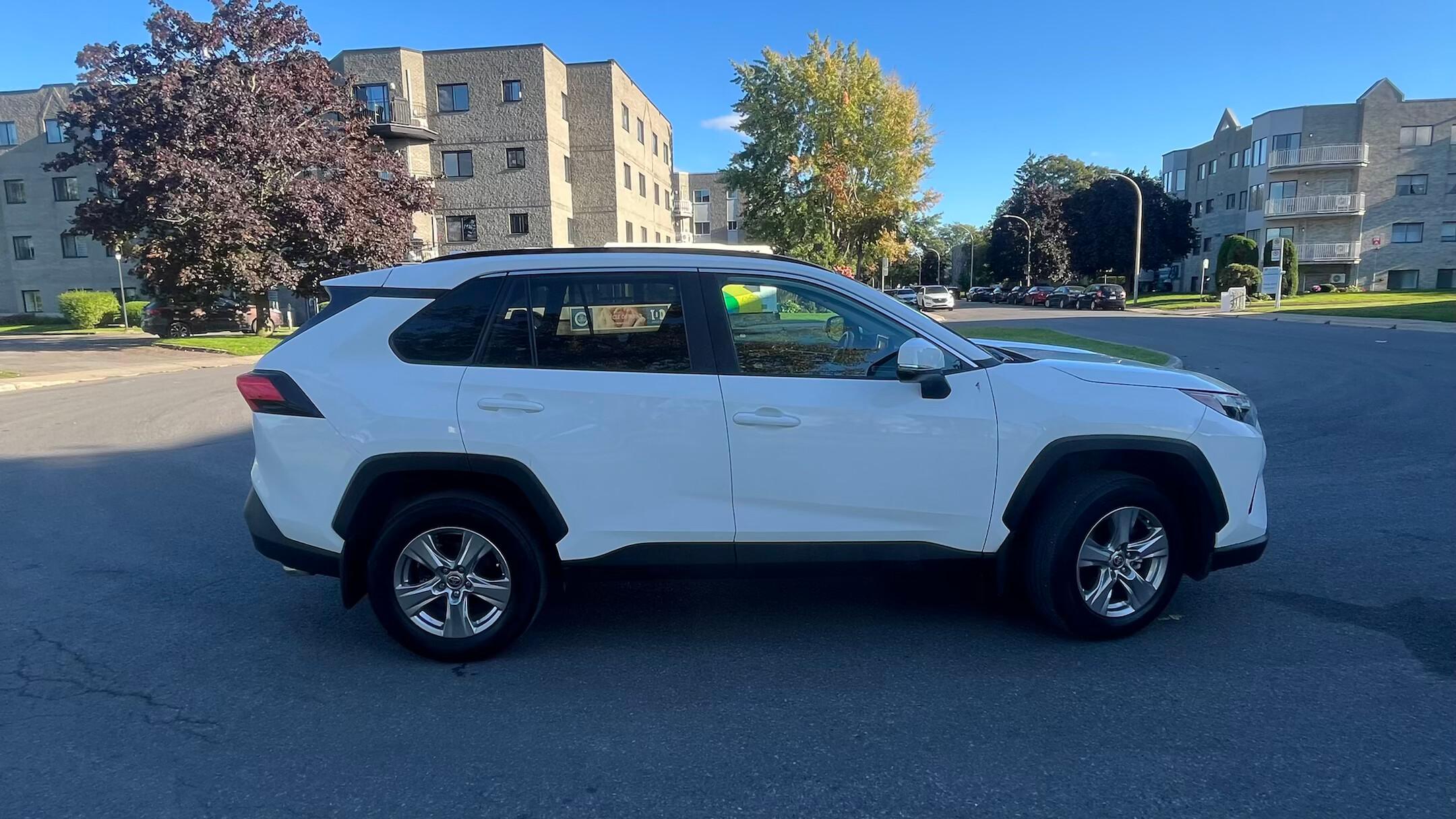 Toyota RAV4 2022 à Longueuil, QC