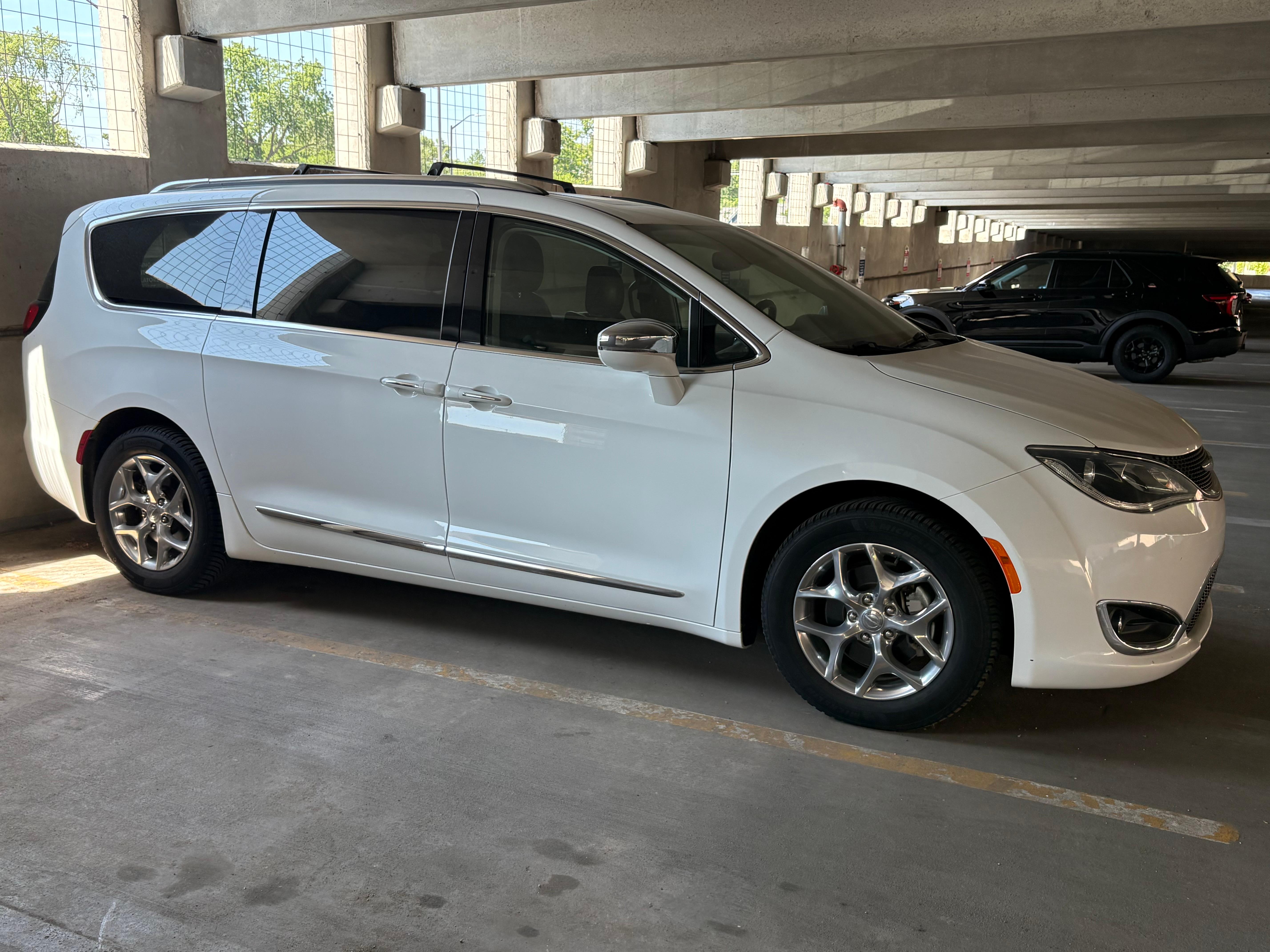 Chrysler Pacifica 2019 in Holland, MI