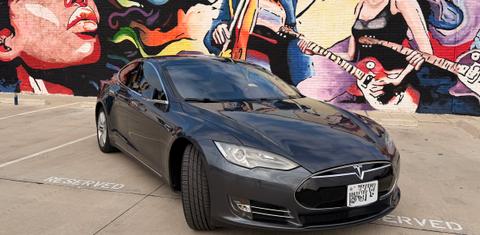 Tesla Model S 2015