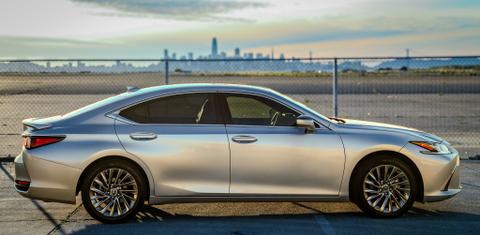 Lexus ES 2025