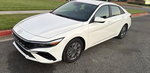 Hyundai Elantra 2024