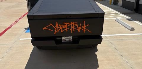 Tesla Cybertruck 2026