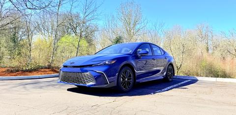 Toyota Camry Hybrid 2026