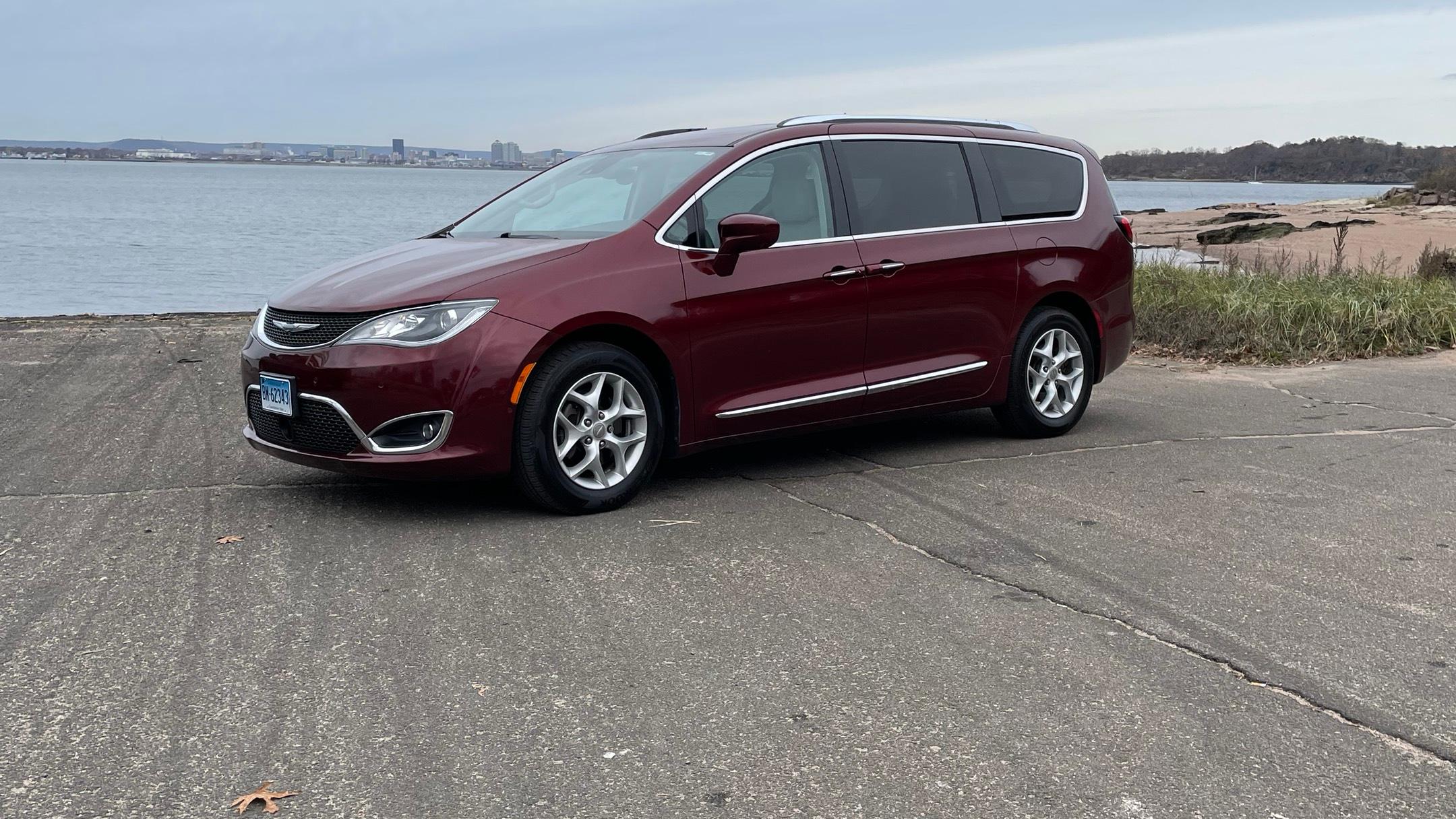 Chrysler Pacifica 2017 in East Haven, CT