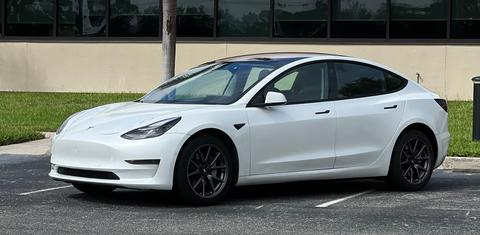 Tesla Model 3 2022