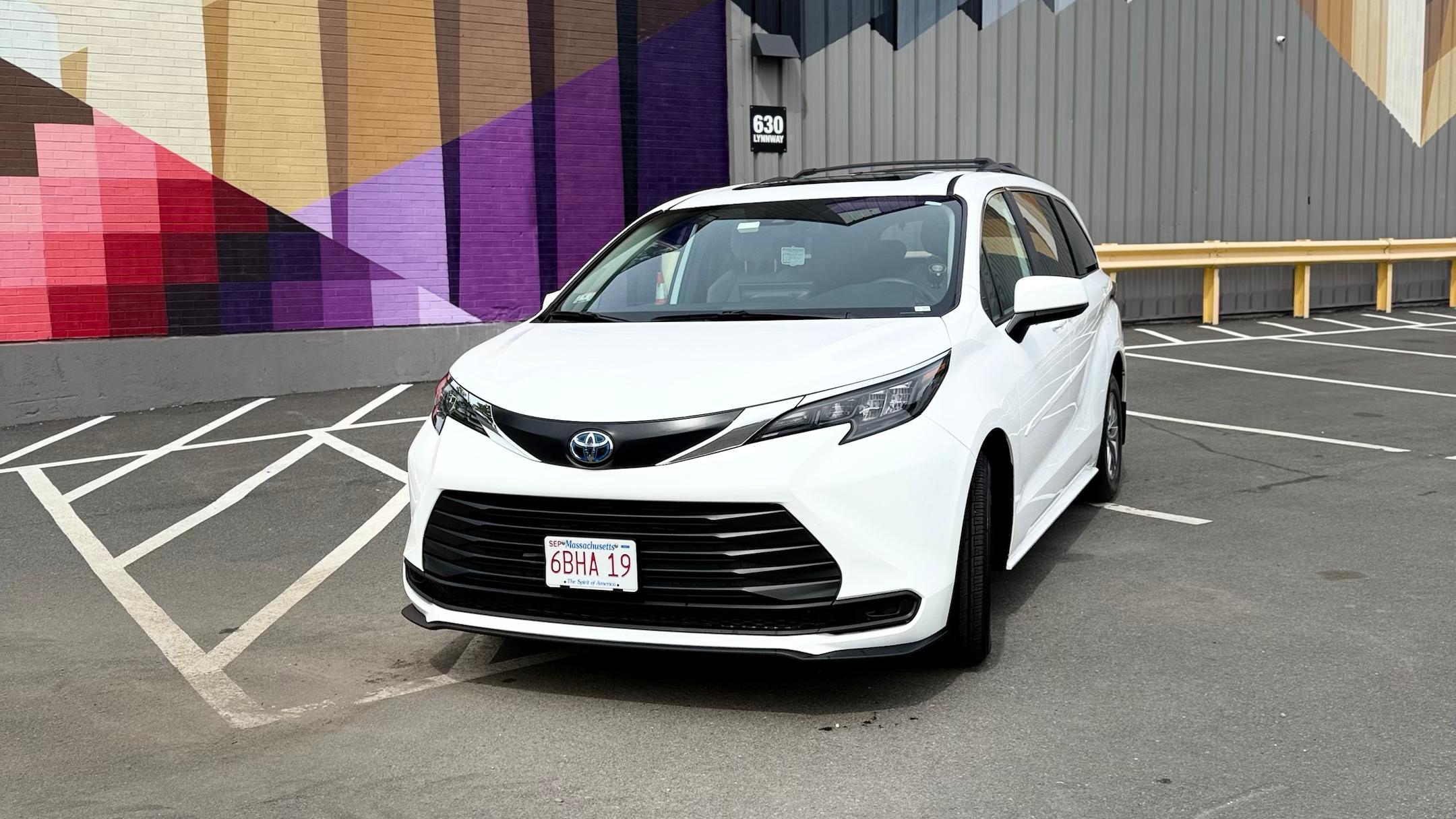 Toyota Sienna 2025 in Revere, MA