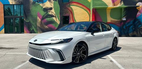 Toyota Camry Hybrid 2025