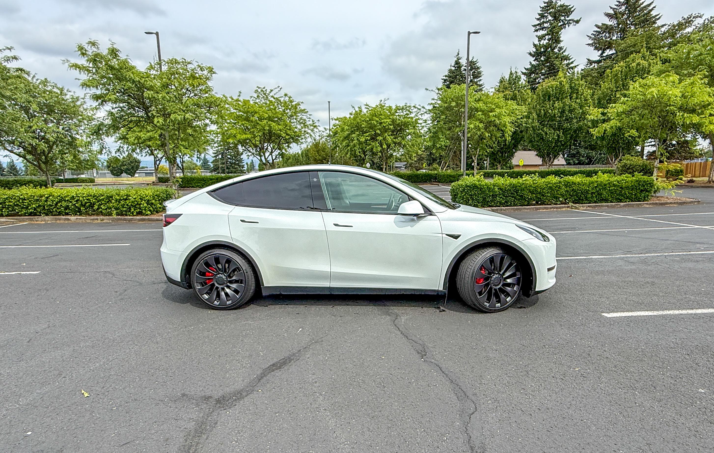 Tesla Model Y 2023 in Vancouver, WA